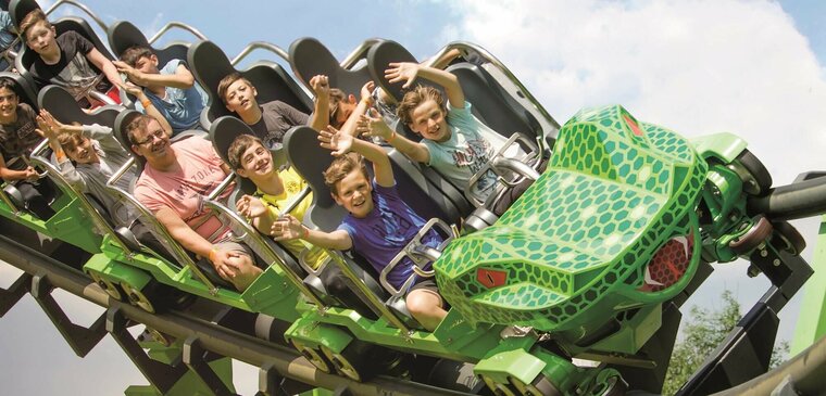 Speed-Snake Zug Personen in der Achterbahn