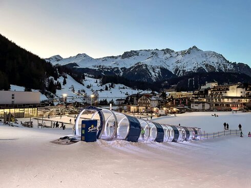 Moving Carpet and Snow Tubes in the "WINTER WONDER WORLD