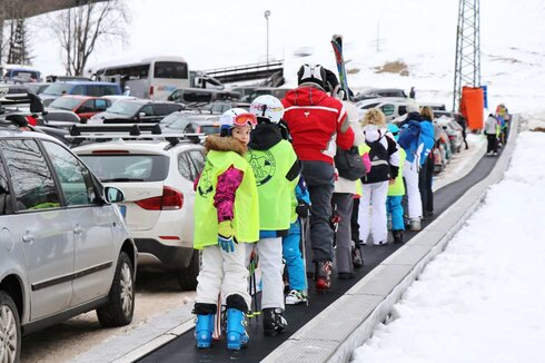 The ski day begins already at the parking lot