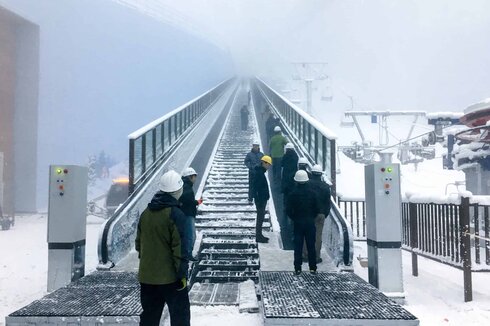 World premiere: The Moving Carpet with motorized handrail