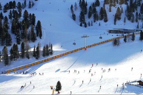 213 meters long Moving Carpet