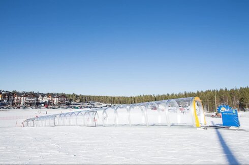 Moving Carpet: With the Moving Carpet from the parking lot to the ski area