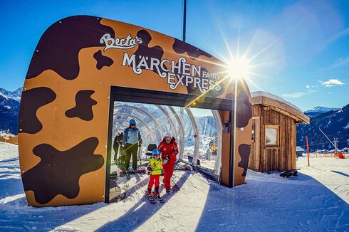 World premiere: Sunkid Moving Carpet as a fabulous fairy tale express