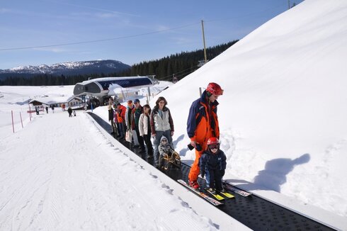 Moving Carpet and gondola lift as an environmentally friendly transport alternative