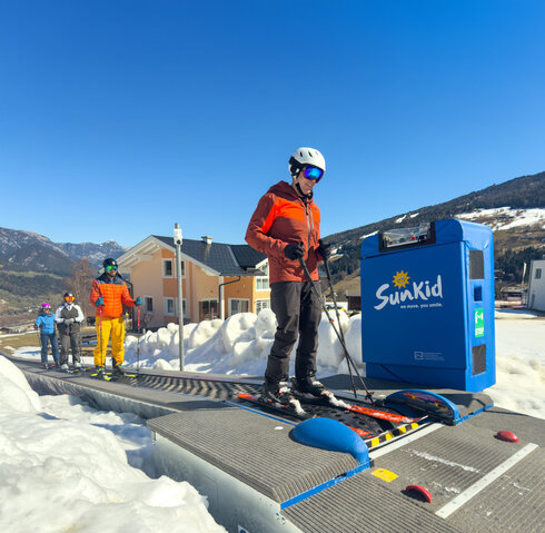 Moving Carpet as hotel feeder and beginners' lift