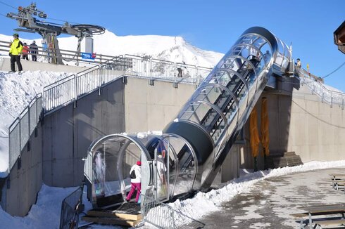 Gallery EVOLUS protects escalator