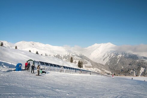 Sunkid Moving Carpet with photovoltaic system